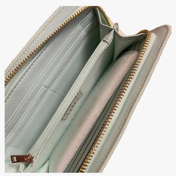 Women’s A New Day Beaut Mint Green Quilted Women's Wallet NWOT - Picture 2 of 3